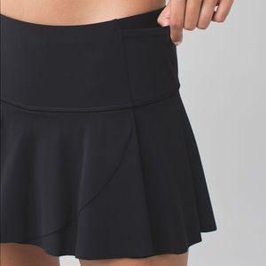 NWOT lululemon Hit Your Stride Skirt Black size 4